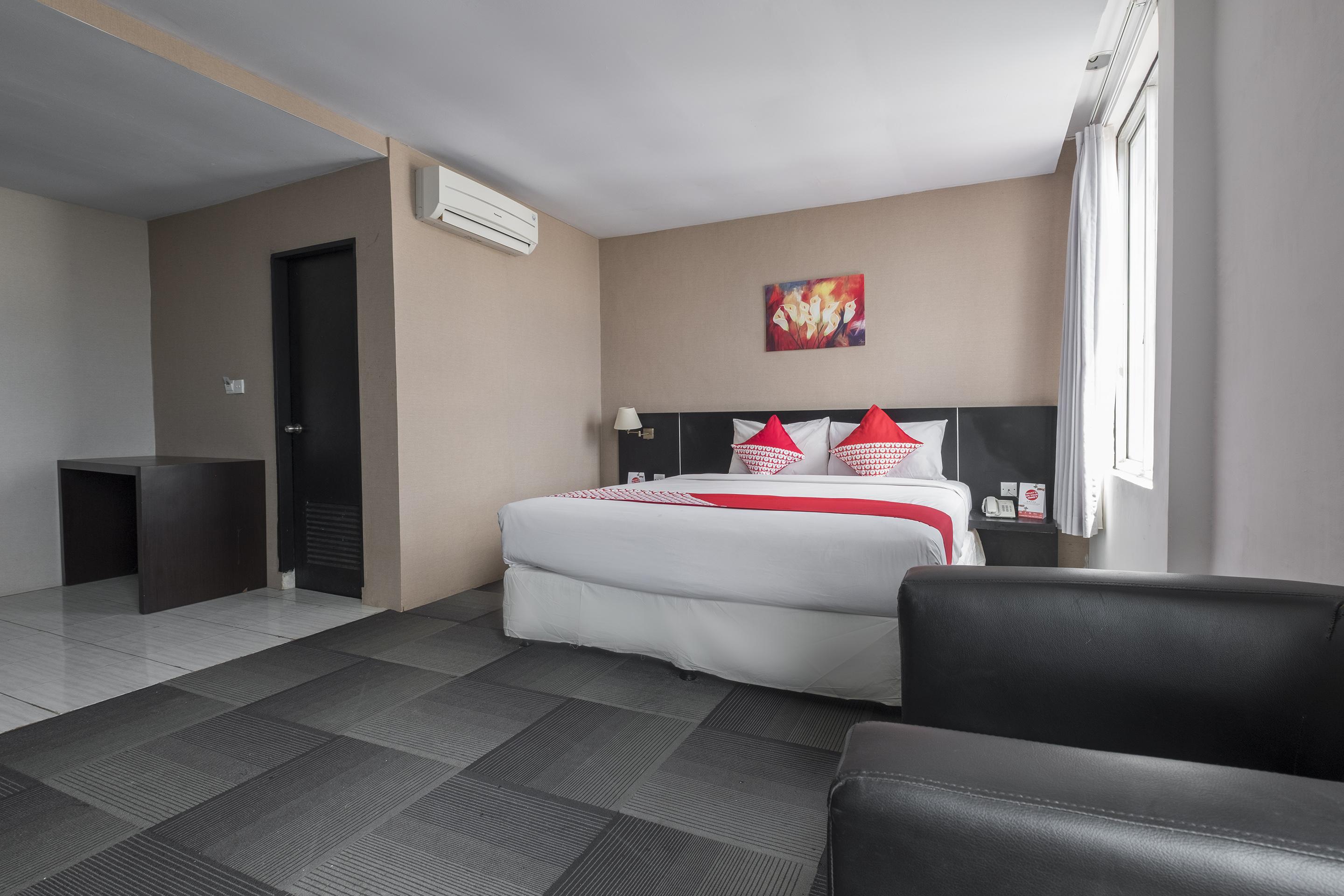 Urbanview Hotel Asyra Makassar Exterior foto