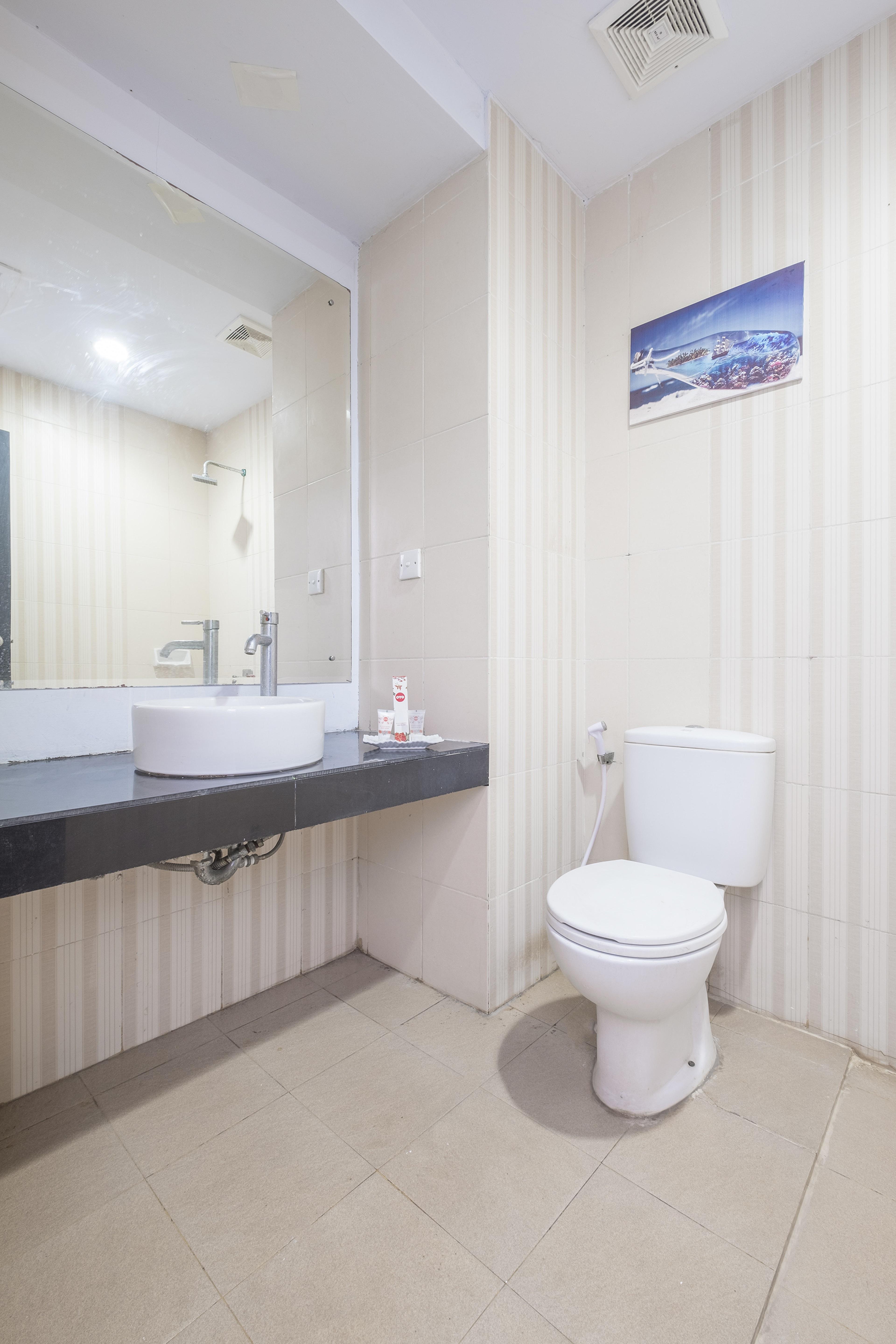 Urbanview Hotel Asyra Makassar Exterior foto
