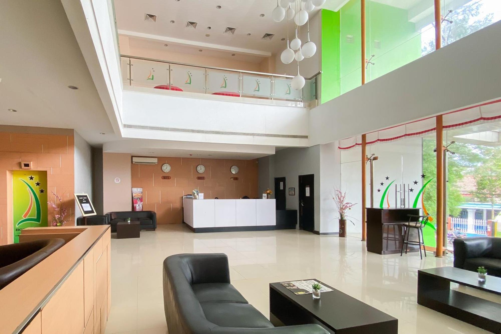 Urbanview Hotel Asyra Makassar Exterior foto