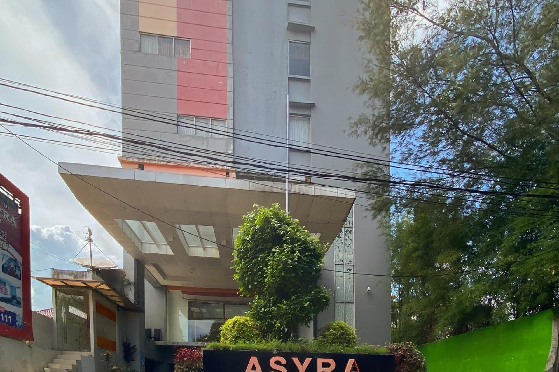 Urbanview Hotel Asyra Makassar Exterior foto