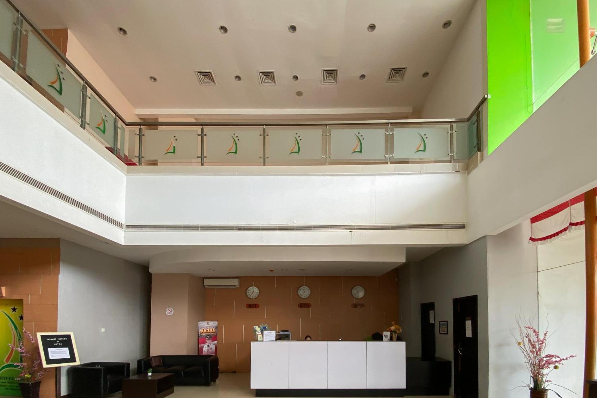 Urbanview Hotel Asyra Makassar Exterior foto