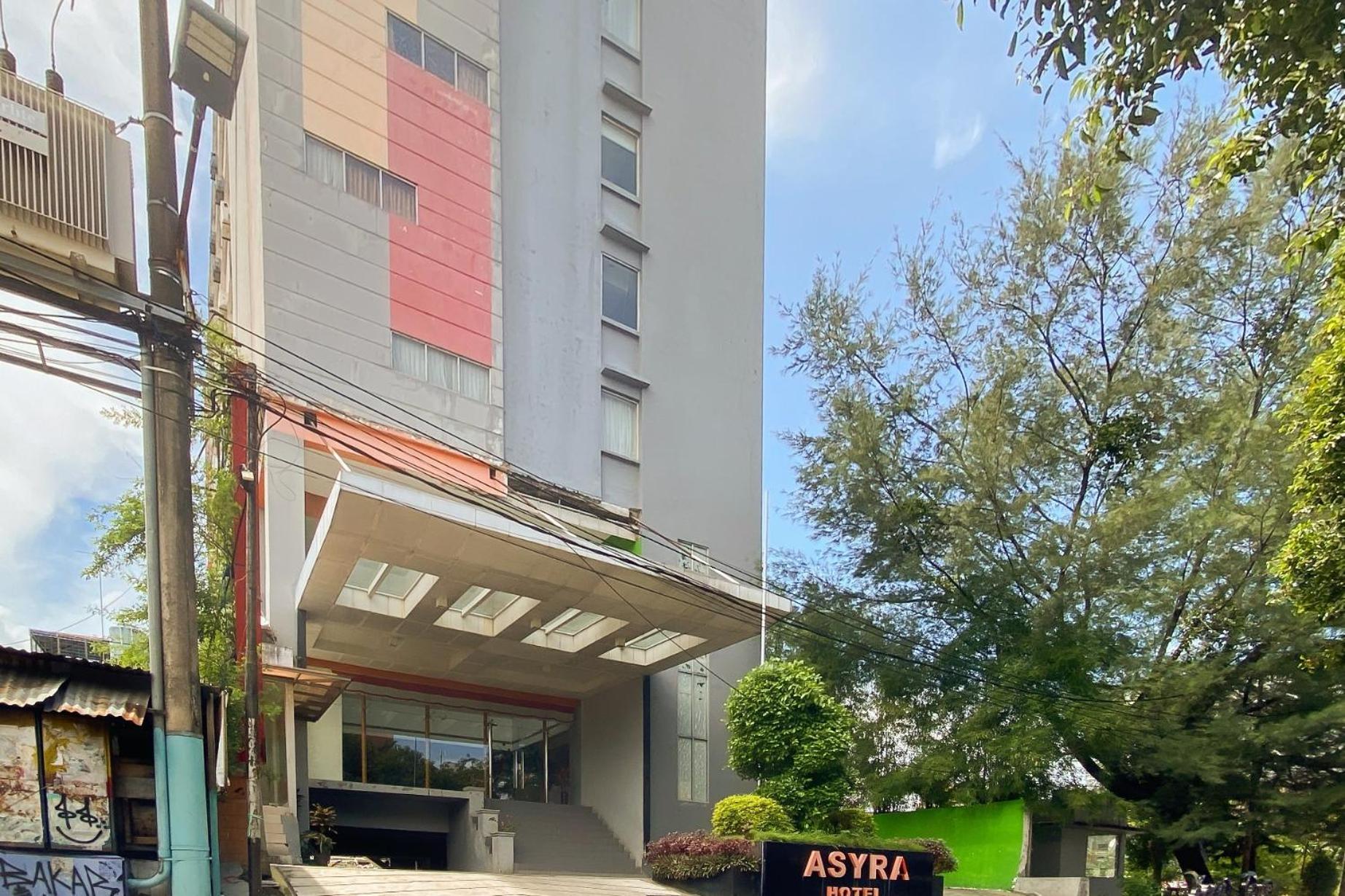 Urbanview Hotel Asyra Makassar Exterior foto