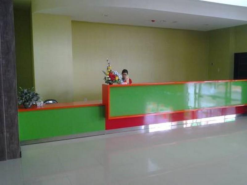 Urbanview Hotel Asyra Makassar Exterior foto